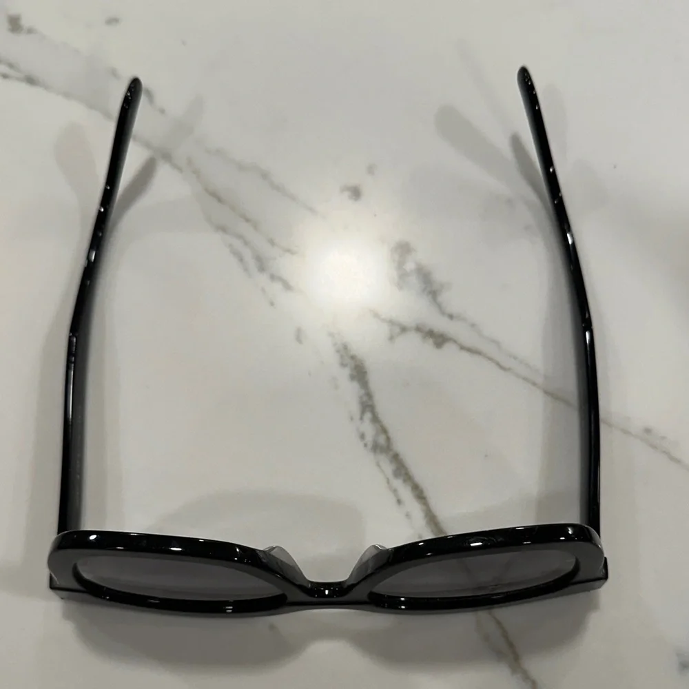 DIFF Carson Black Sunglasses - Picture 8 of 10
